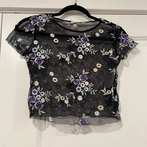 Urban Outfitters Women's Black Sheet Short Sleeve Top Floral Pattern‎ Fits Small